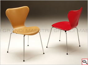 Chaise Seven en cuir - des. Arne Jacobsen.
